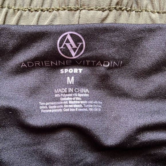 Adrienne Vittadini Sport green shorts, size medium - Picture 2 of 4